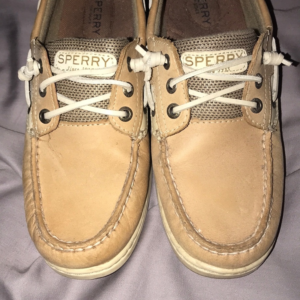 Light brown women’s sperrys’s